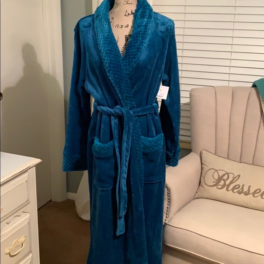 Liz Claiborne robe.